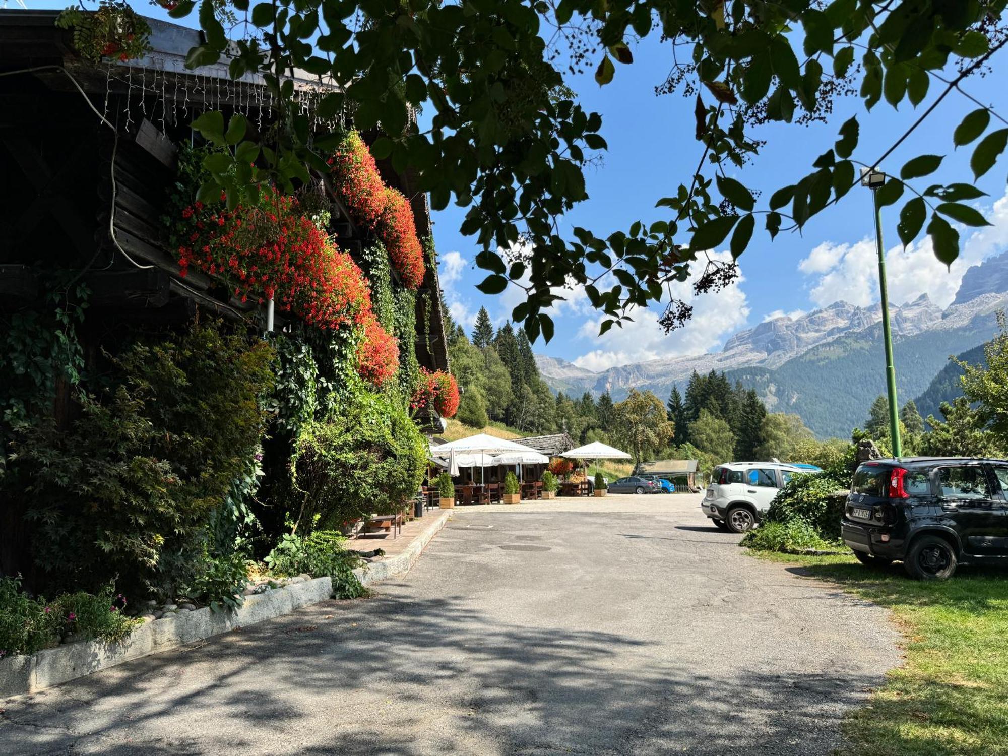 Albergo Ristorante Al Frate Da Streza Madonna di Campiglio Luaran gambar