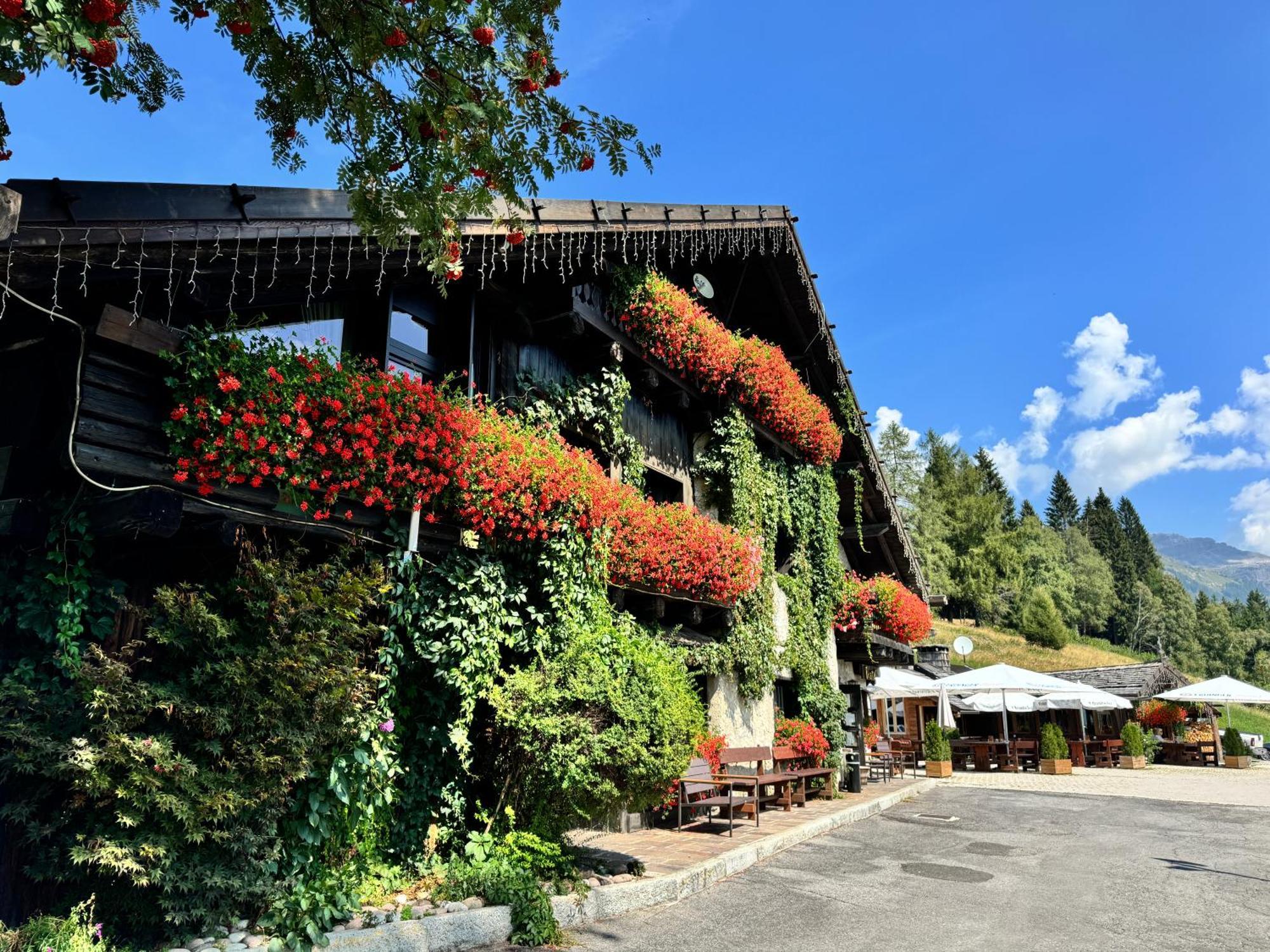 Albergo Ristorante Al Frate Da Streza Madonna di Campiglio Luaran gambar