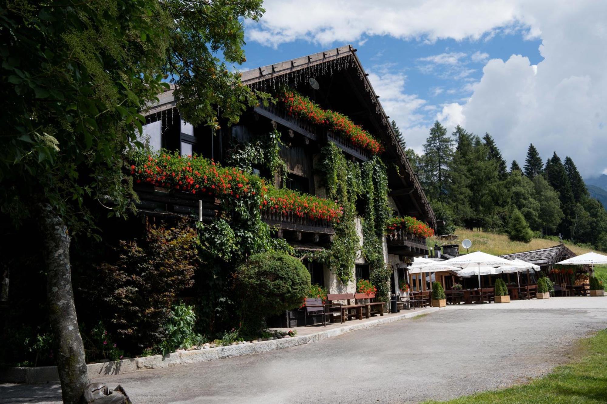 Albergo Ristorante Al Frate Da Streza Madonna di Campiglio Luaran gambar