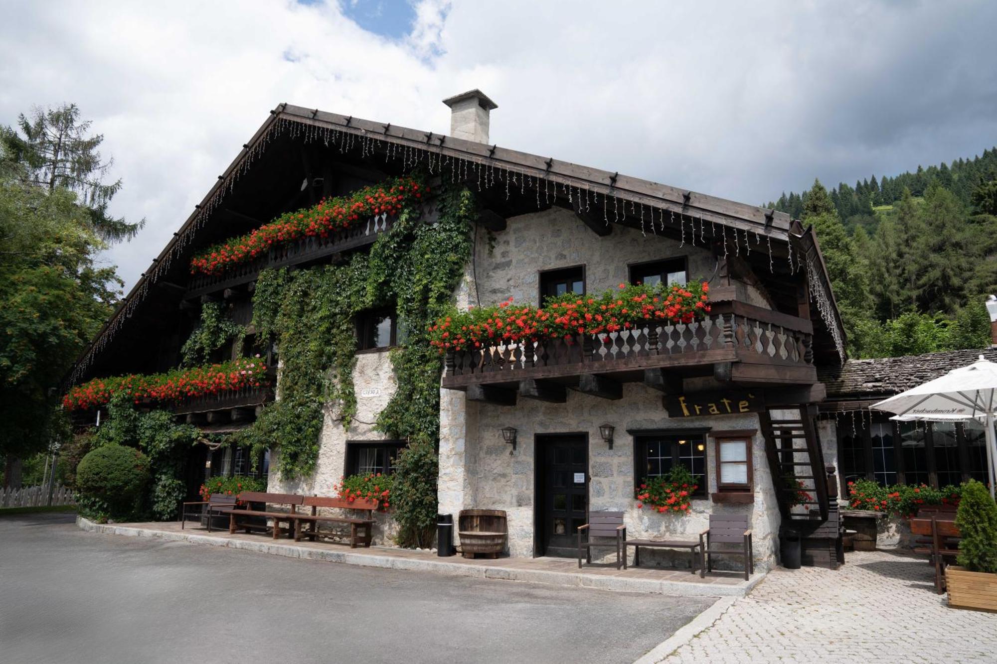 Albergo Ristorante Al Frate Da Streza Madonna di Campiglio Luaran gambar