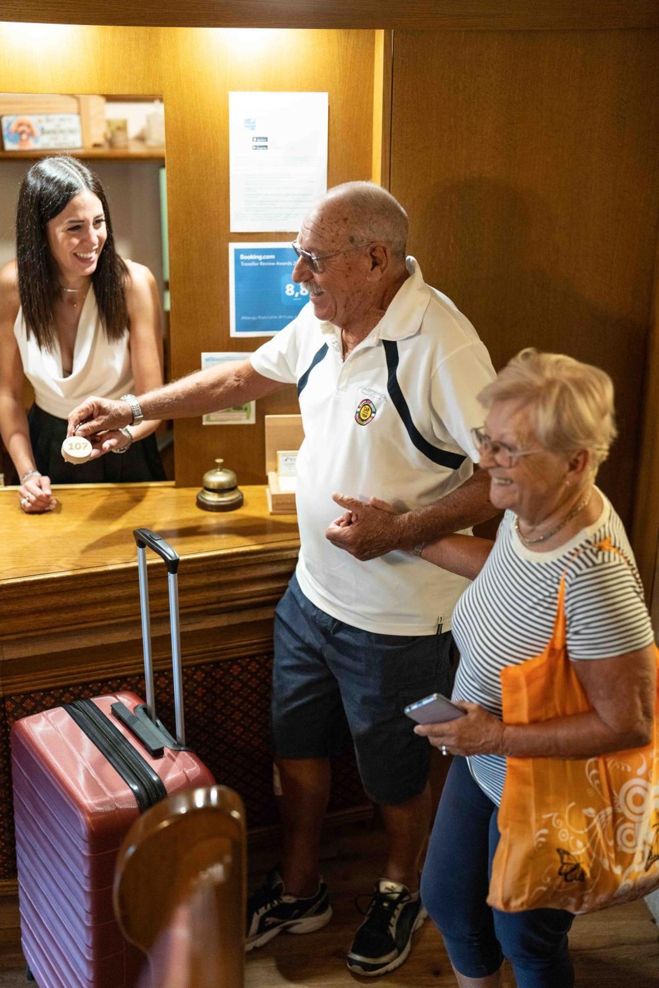 Albergo Ristorante Al Frate Da Streza Madonna di Campiglio Luaran gambar